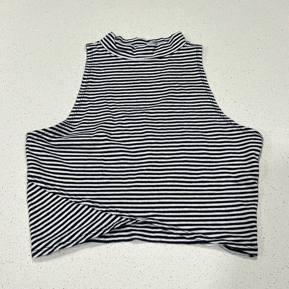 HOLLISTER CROP TOP🦅